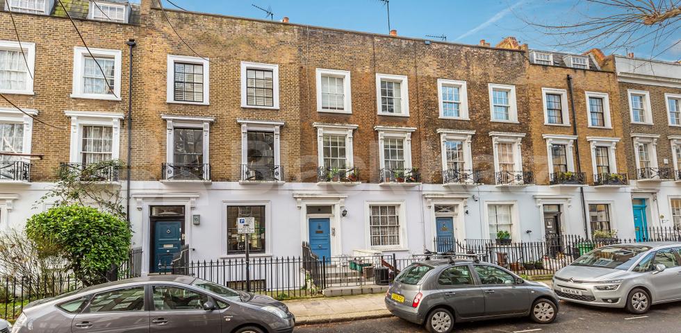 Spacious studio minutes to Camden Tube & Regents Park Arlington Road, Camden